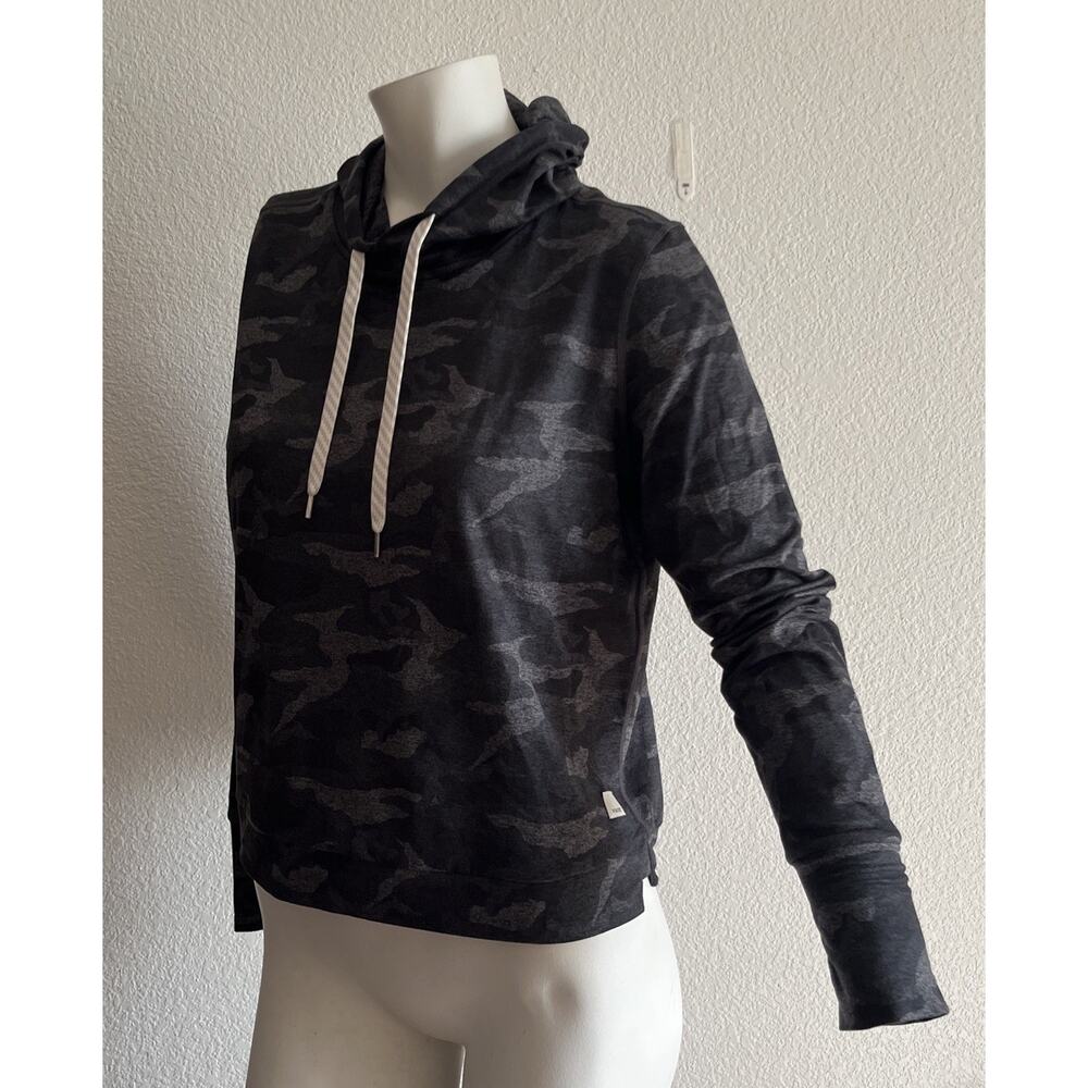 Vuori Halo Essential Hoodie Pullover Sweatshirt Womens Small Gray Camo EUC